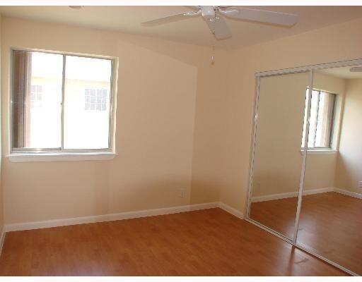 Building Photo - 1866 Fairview Villas Dr