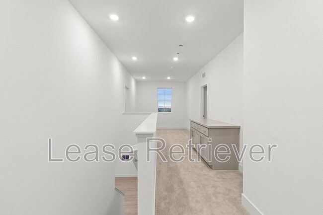 Building Photo - 1909 Ariana Pl