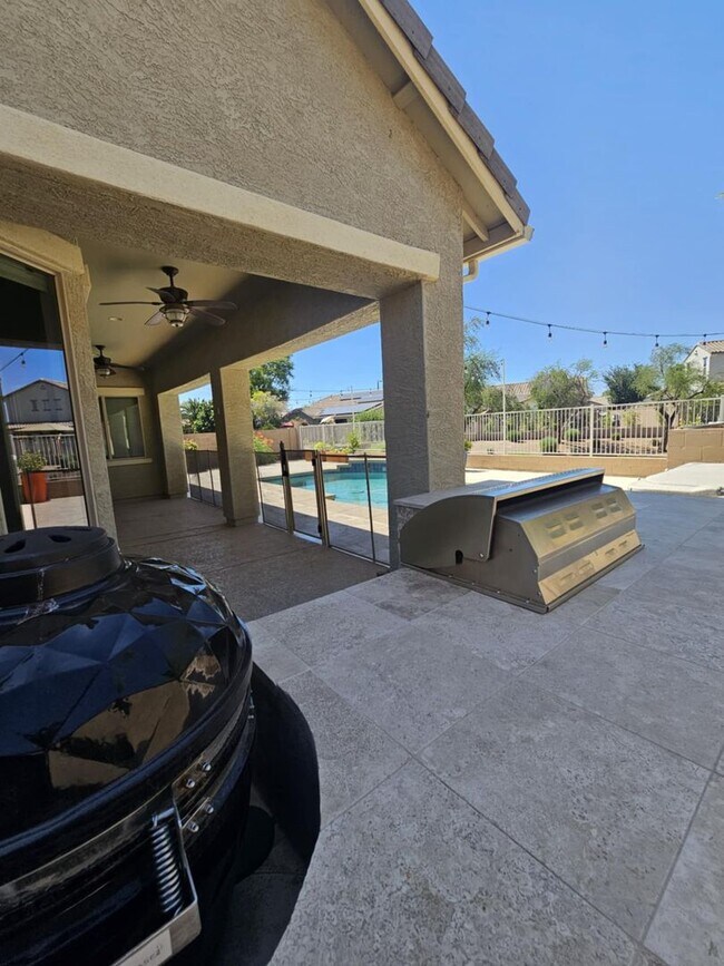 Building Photo - Stunning Single-Level Home with Pool, Outd...