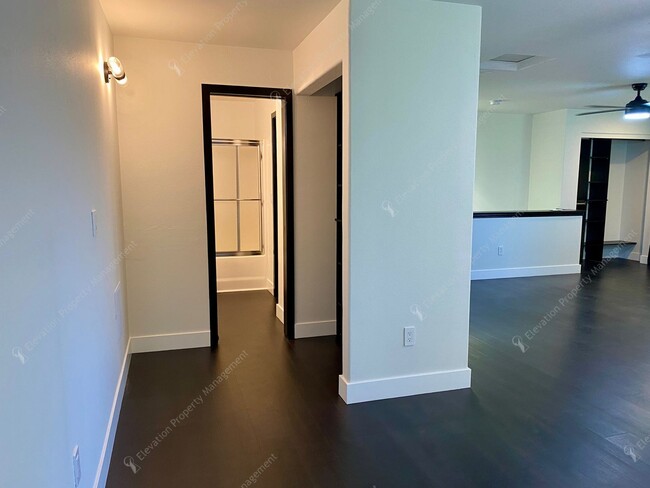 Building Photo - Recently Renovated Downtown Bend 1 BR - 1....