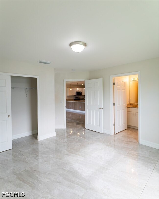 Building Photo - 941 Jaguar Blvd