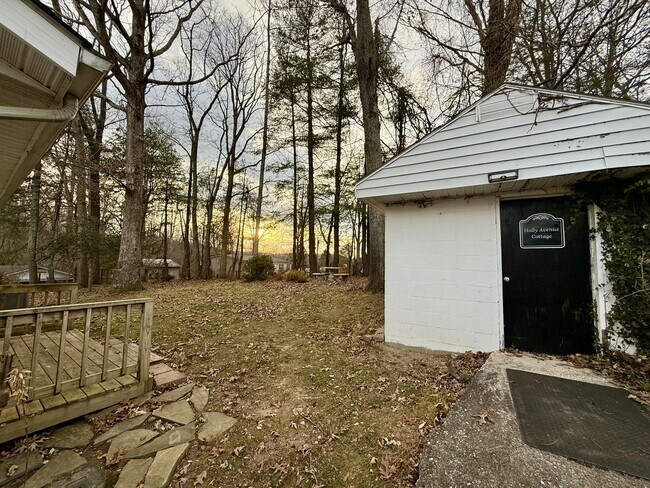 Building Photo - 117 Holly Ave