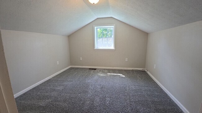 Building Photo - 985 Pineland Ave