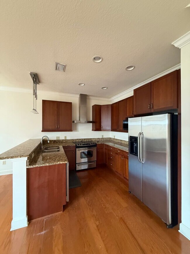 Building Photo - Packwood Townhomes