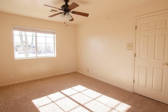 Building Photo - 3 Bedroom - 2 Bath Home