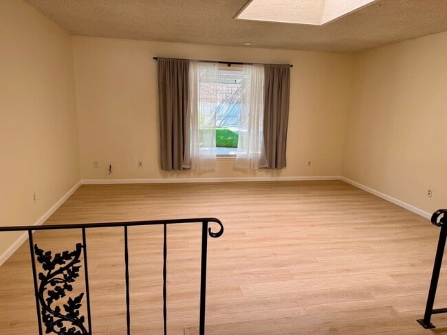 Building Photo - Remodeled 5 bedroom single level house - n...