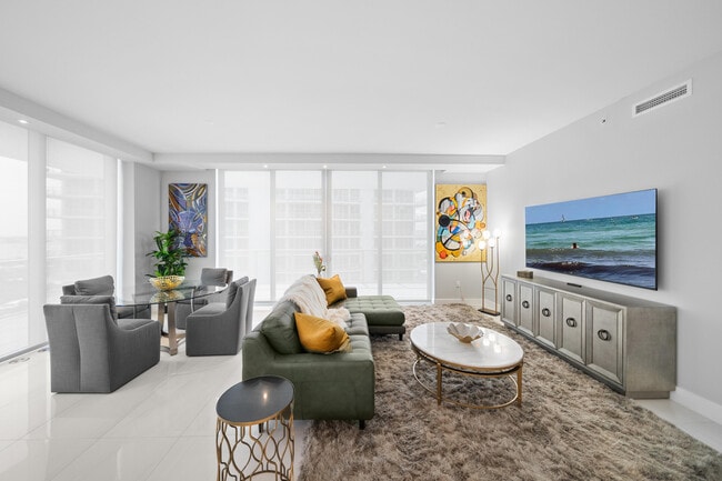 Building Photo - 3100 N Ocean Dr