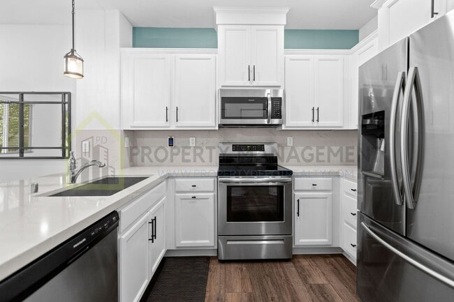 Building Photo - For Rent: Stylish 3-Bedroom Townhouse with...