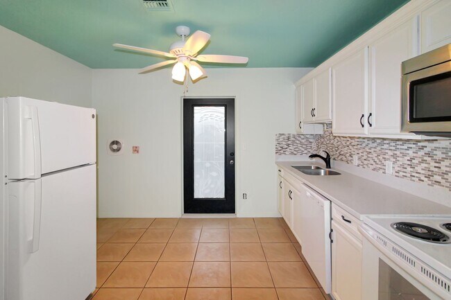 Building Photo - South Venice Annual Home for Rent
