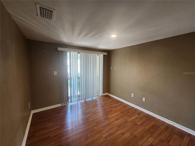 Building Photo - 702 SW 70th Terrace