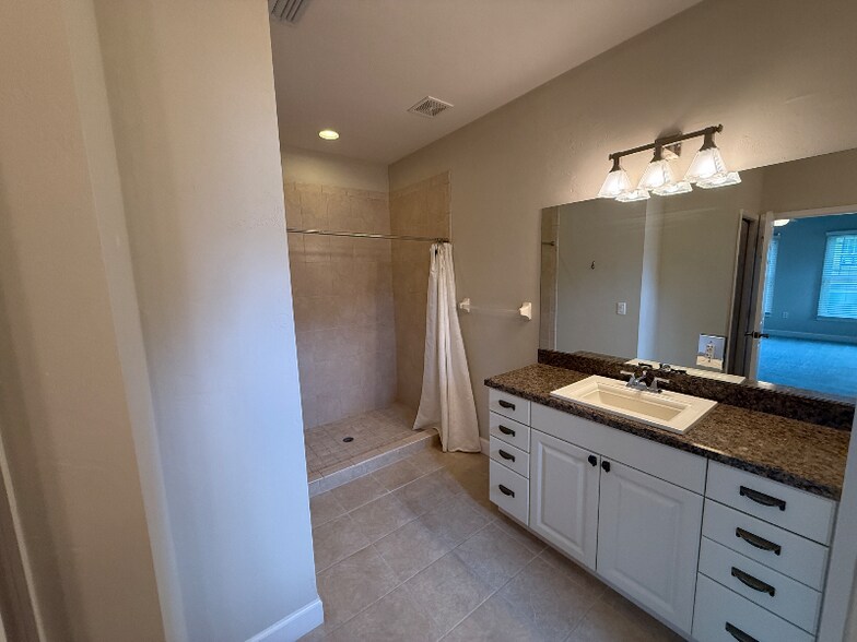 Building Photo - 8763 SW 27th Ln