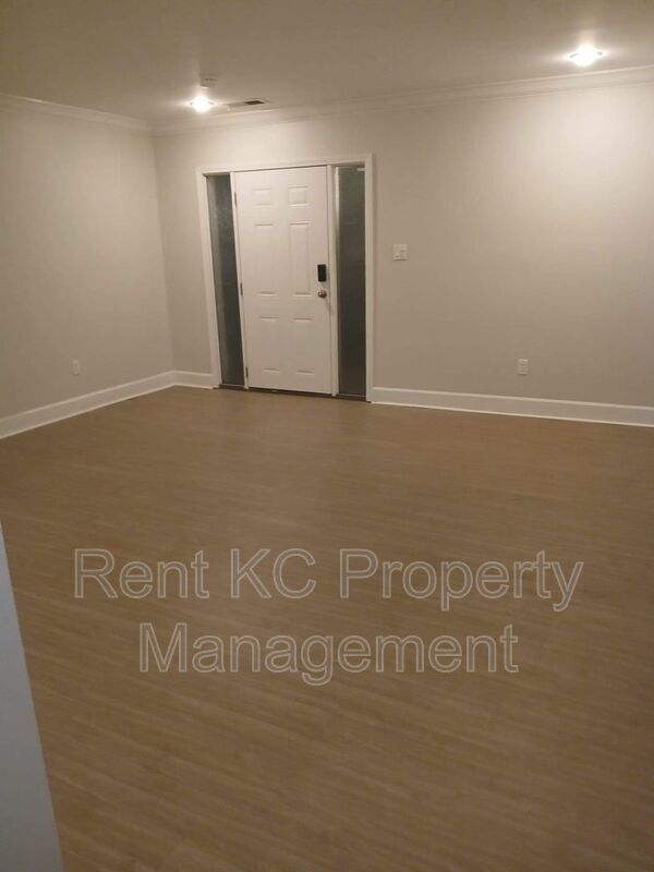 Building Photo - 530 W 10th St