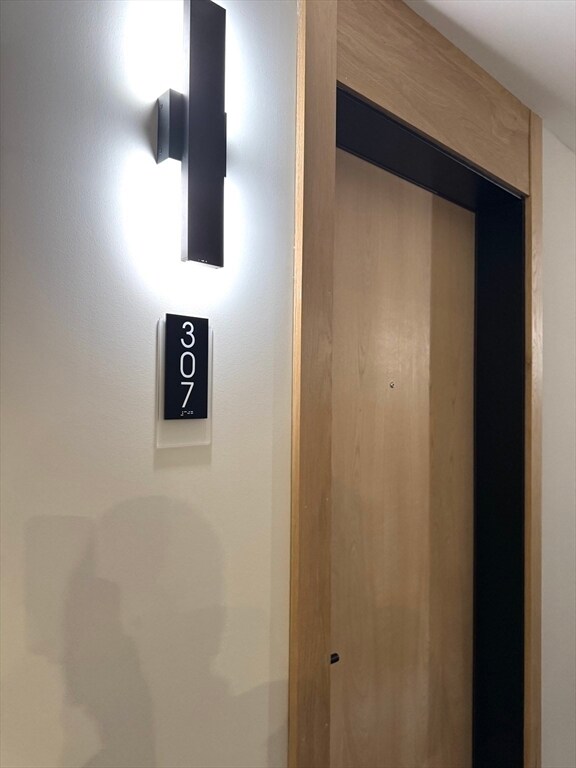 Building Photo - 100 Lincoln St