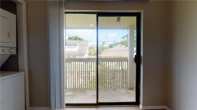 Building Photo - 307 Manuel Dr