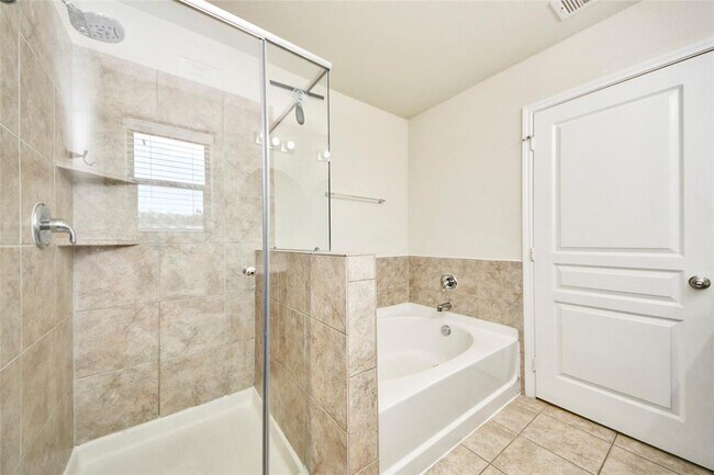 Building Photo - 5710 Camelia Evergreen Ln