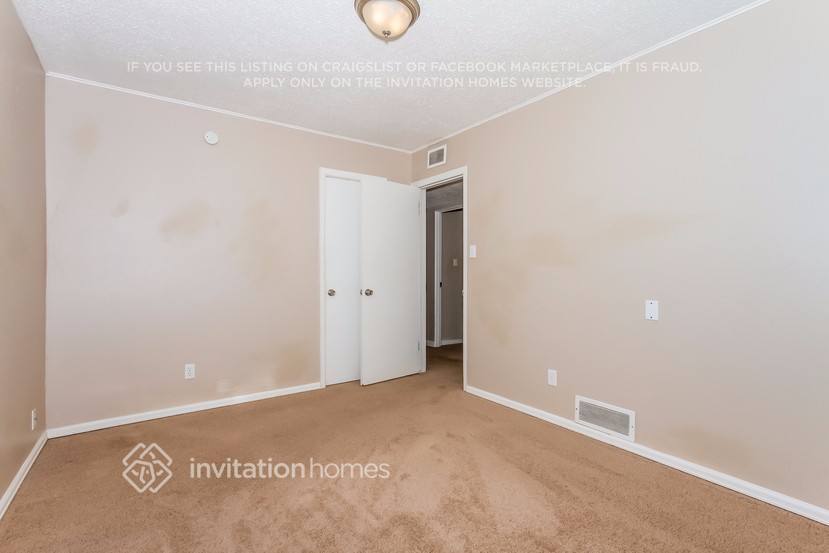 Building Photo - 9301 Lillian Ln