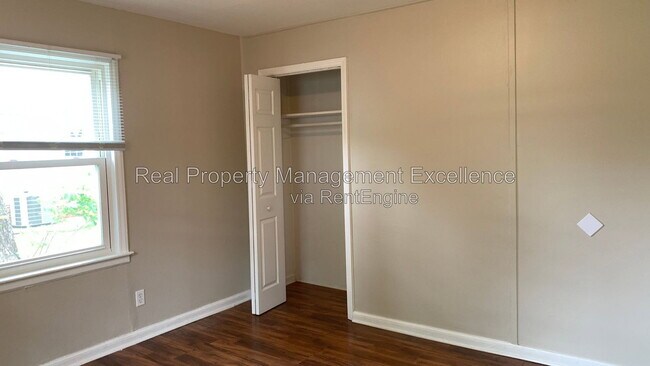 Building Photo - 410 Lamont St