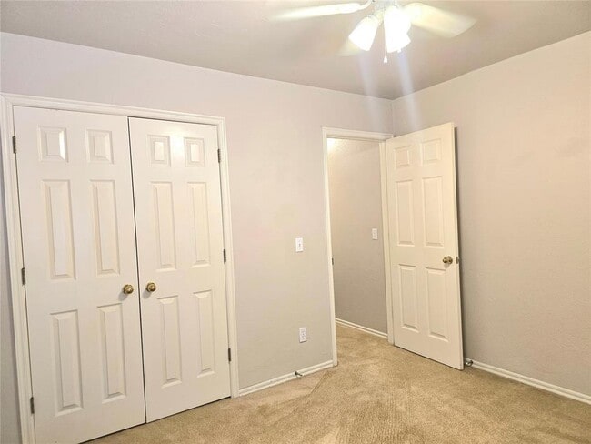 Building Photo - 1823 Chelsea Dr