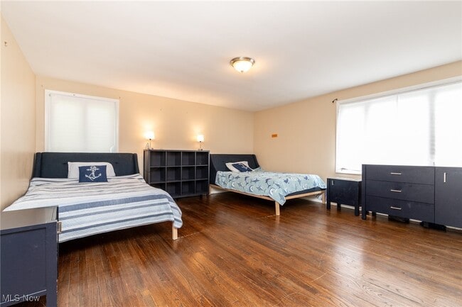 Building Photo - 25035 Penshurst Dr