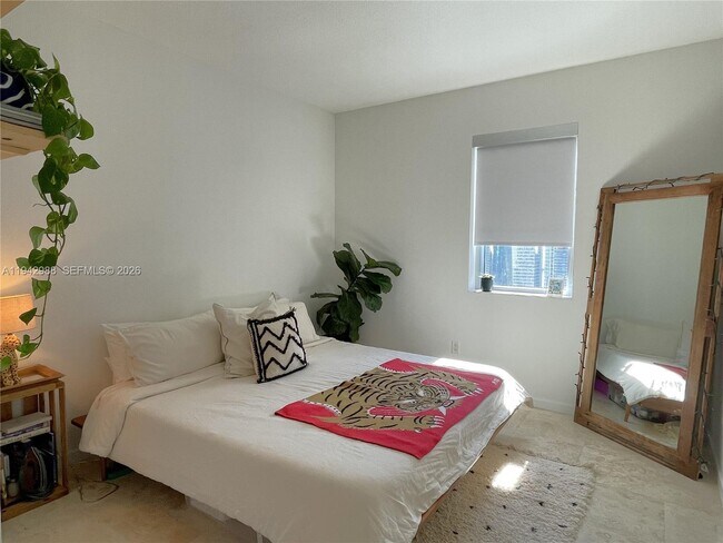 Building Photo - 1060 Brickell Ave