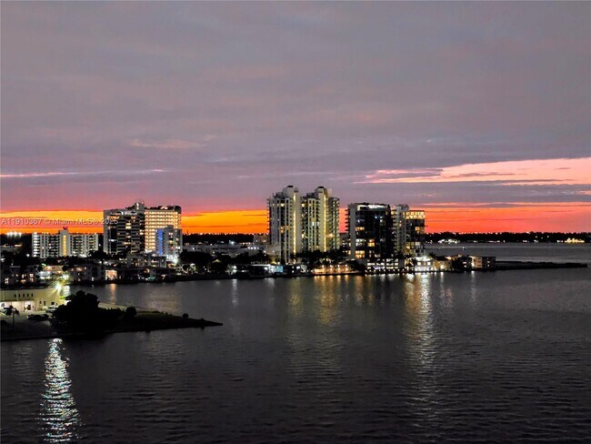 Building Photo - 1625 Kennedy Cswy