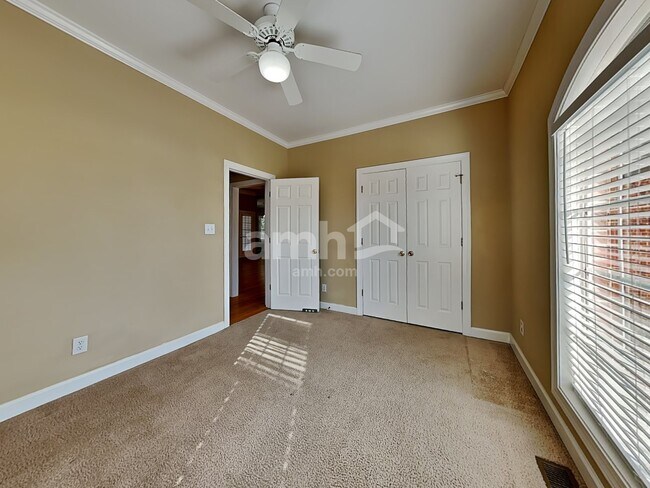 Building Photo - 4700 Greenfield Way Dr