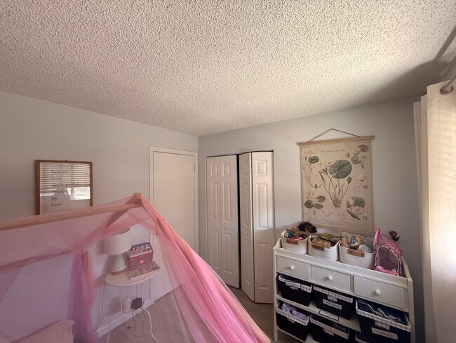 Building Photo - Comfortable Living in the Heart of Broomfield
