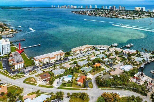 Primary Photo - 2936 Lake Shore Dr