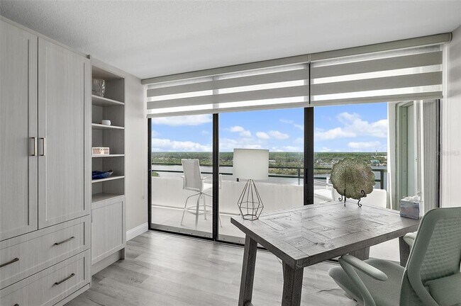 Building Photo - 1601 N Central Ave