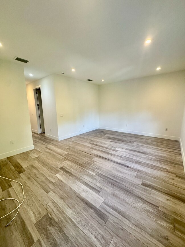 Building Photo - 2882 SW 37th Ct