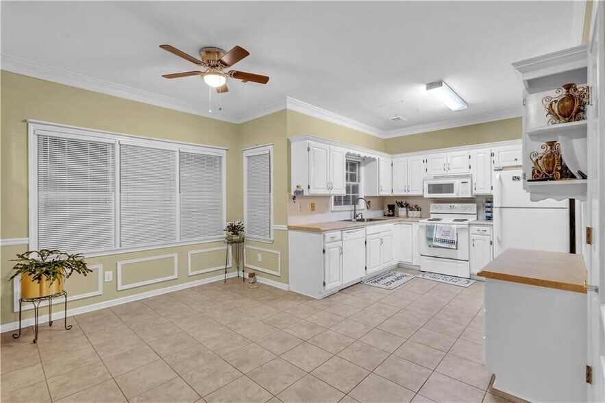 Building Photo - 255 Thornbush Ln