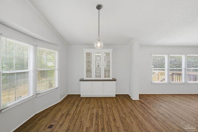 Building Photo - 8865 Ashland Ave