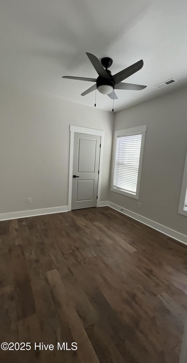 Building Photo - 604 Creekway Cir SE