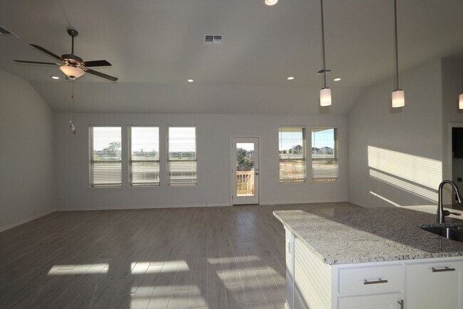 Building Photo - $500 OFF 1 MO RENT!!-Bigger and Better than the rest!