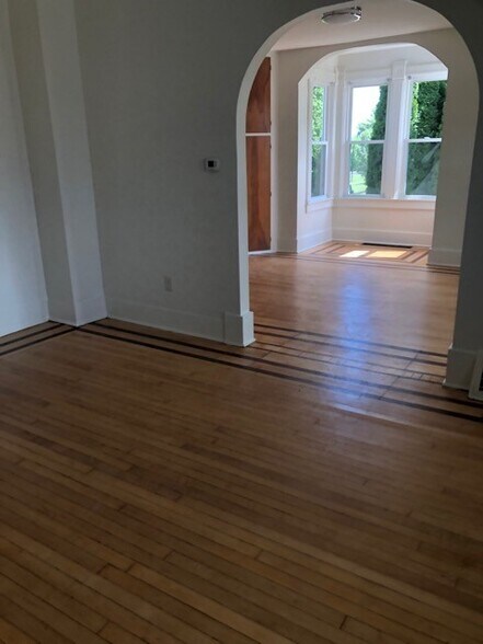 Building Photo - 225 S 5th St