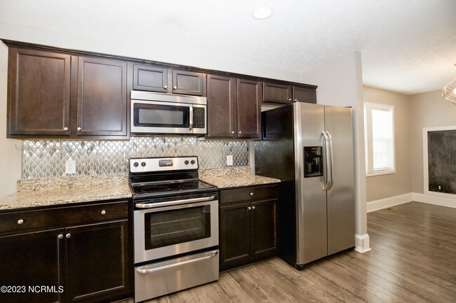 Building Photo - 111 Lightwater Dr