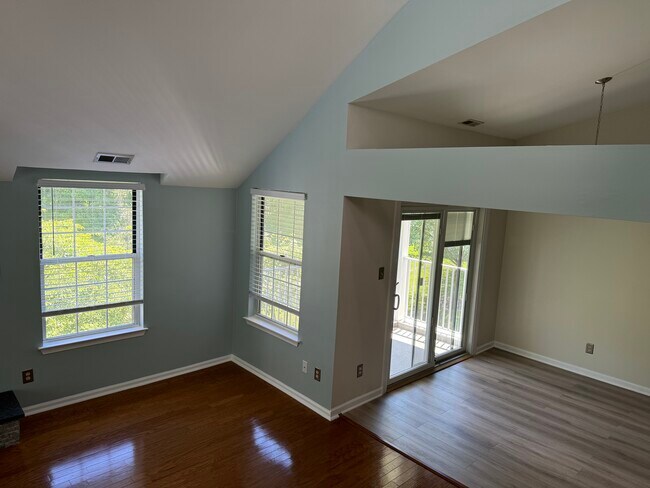 Building Photo - 1303 Golden Pl