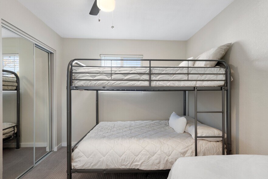 Building Photo - 7902 E Latham St