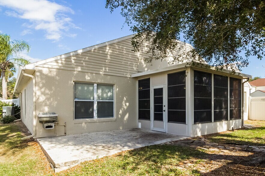 Building Photo - 2255 Pelinion St