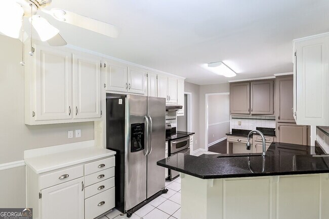 Building Photo - 2965 Lenora Springs Dr