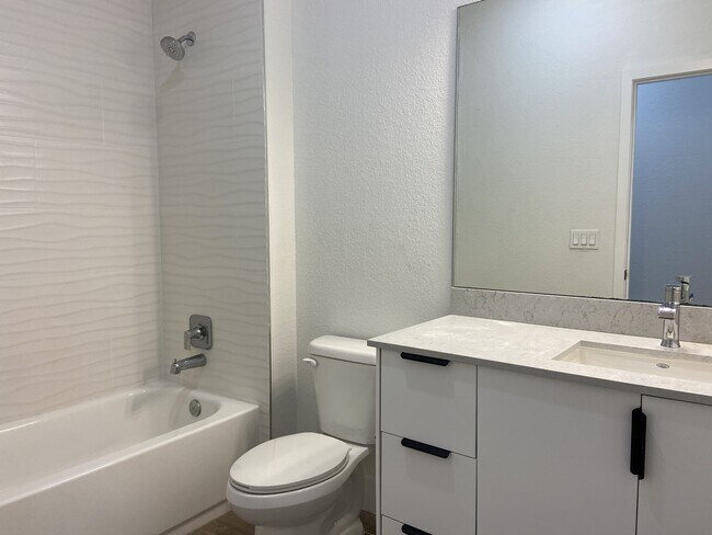 Building Photo - 401 Bella Sol Way