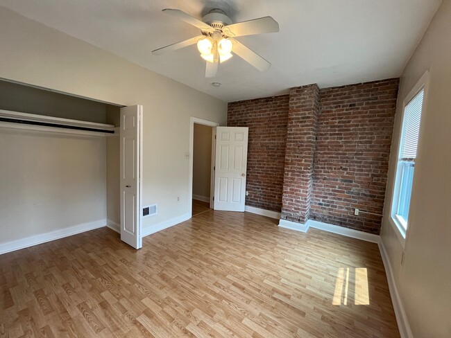 Building Photo - 350 Ophelia St