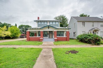 Building Photo - 1324 W Maine St