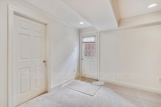 Building Photo - 1805 N Adams St