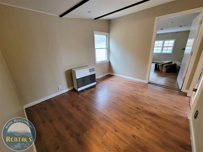 Building Photo - 2 Bedroom Right in Town!