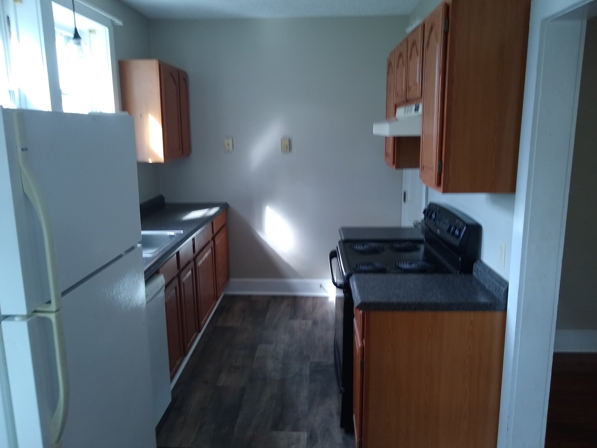 Kitchen - 1728 Washington St E