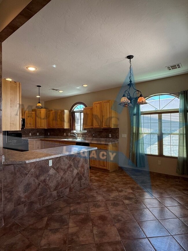 Building Photo - 4-Bedroom Home - New Carpet & Fresh Paint!