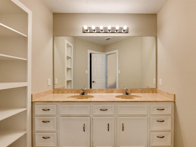 Building Photo - 3944 Kristencreek Ln