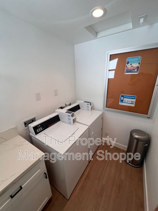 Building Photo - Live Oak 31B