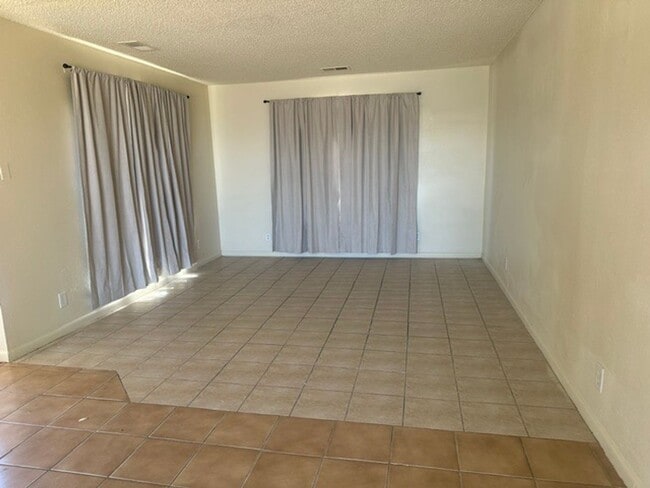 Building Photo - Beautiful 2 bed 1 bath in Rio Rancho